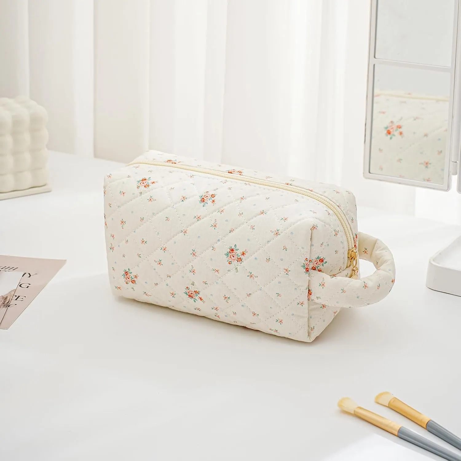 JOVAKIT Travel Makeup Bag Cosmetic Bag for Women, Christmas Gifts, Small Floral Flowers Coquette Toiletry Bag with Handle, Zipper Make Up Pouch Organizer Bag Trendy Stuff (Beige Floral)