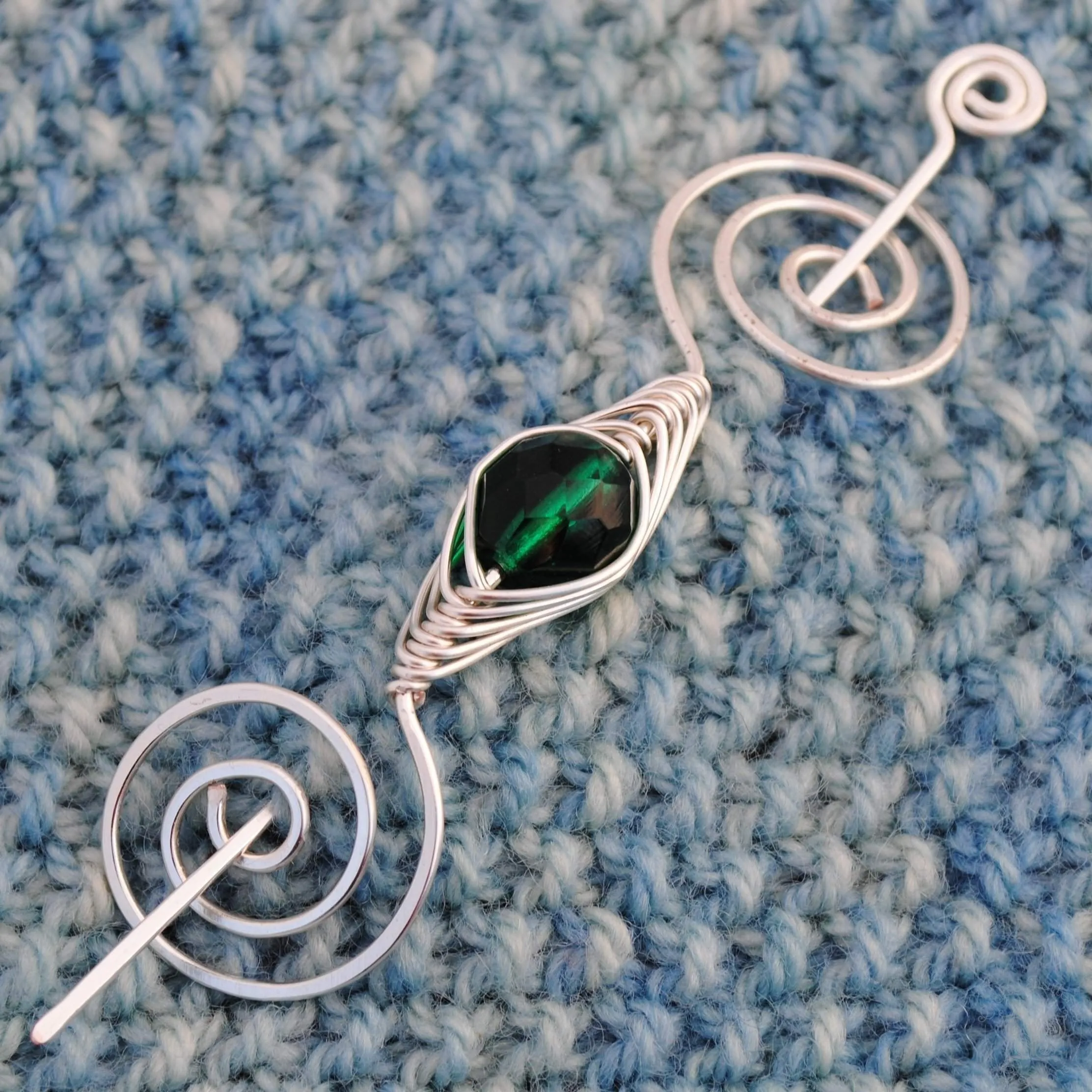 May Emerald Green Shawl Pin - Noteworthy Birthstone Silver
