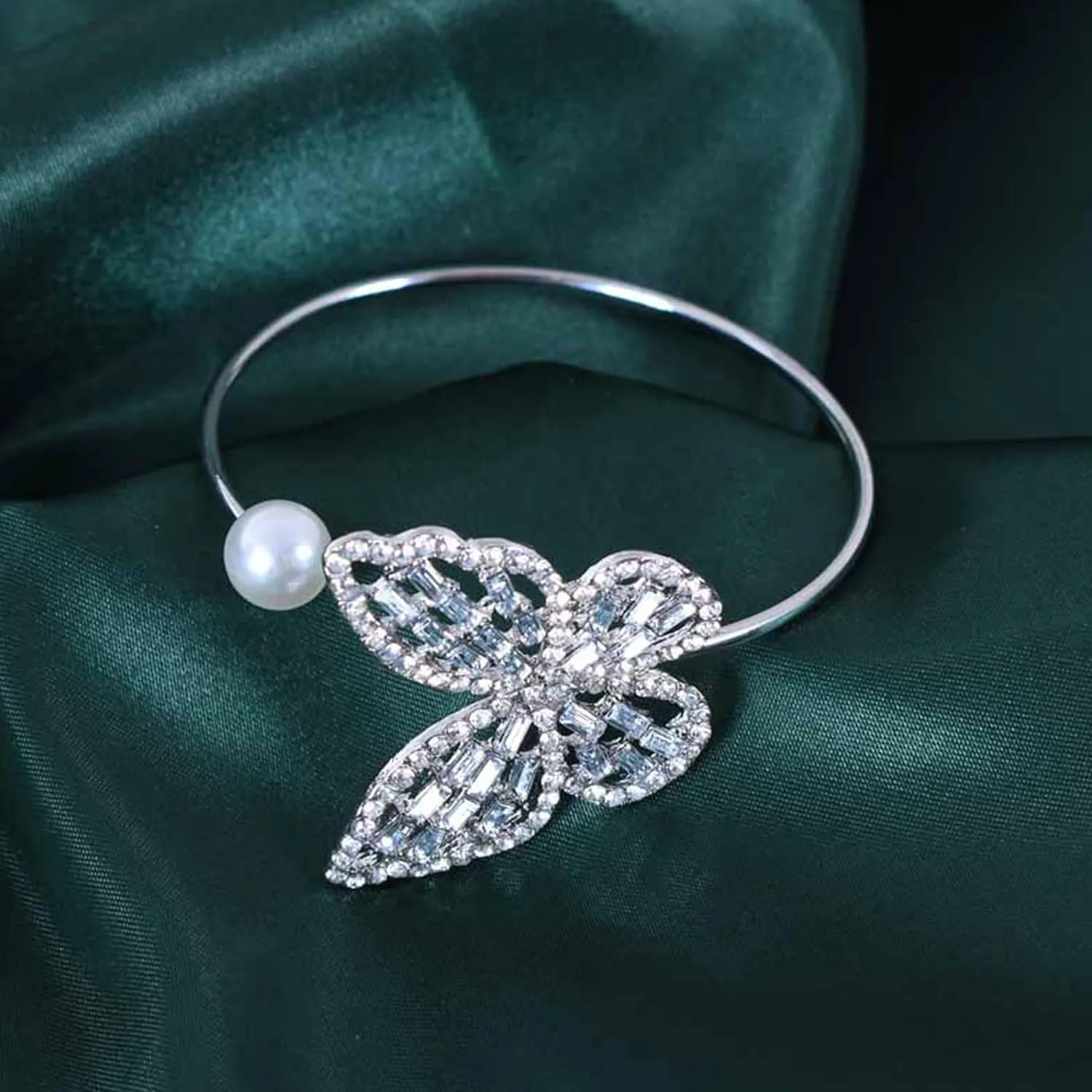 Pearl Bracelet for Women Dainty Gold Bangles Bracelet Prom Jewelry Rhinestone Bracelet Crystal Bracelet Wedding Jewelry for Brides Bridesmaid Gifts