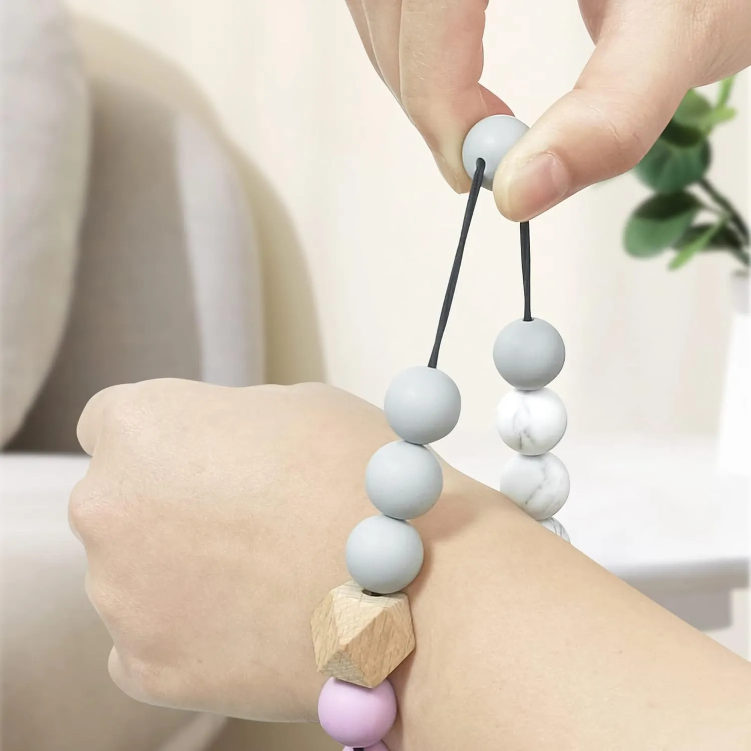 Wristlet Keychain, Silicone Beads Elastic Key Ring Bracelet and Cute Tassels for Women